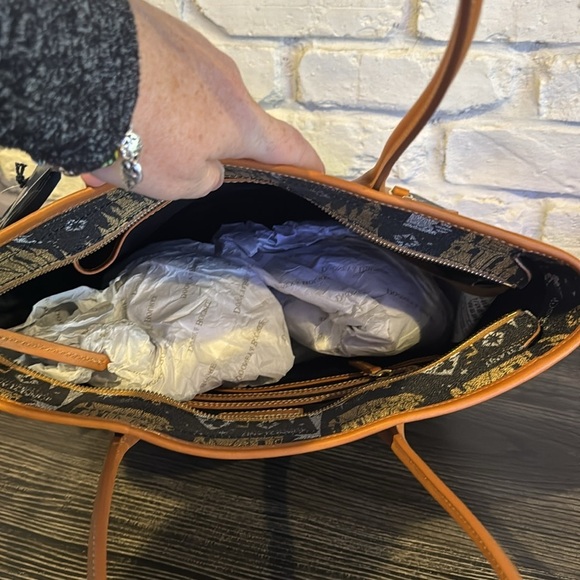 Dooney & Bourke Disney Castle Tote Bag - Black and Gold 30th anniversary - Picture 5 of 6